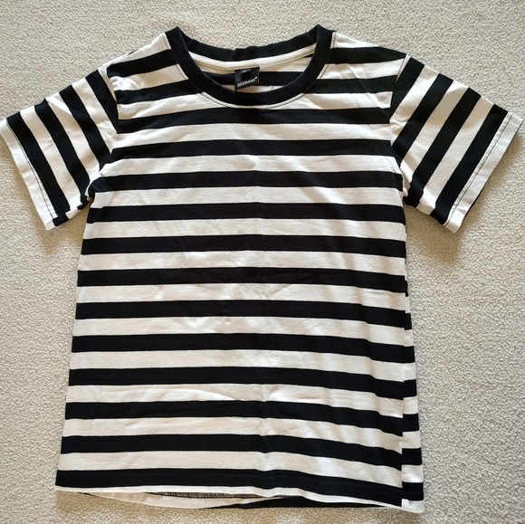 Boys XL black and white striped t-shirt - Picture 1 of 3